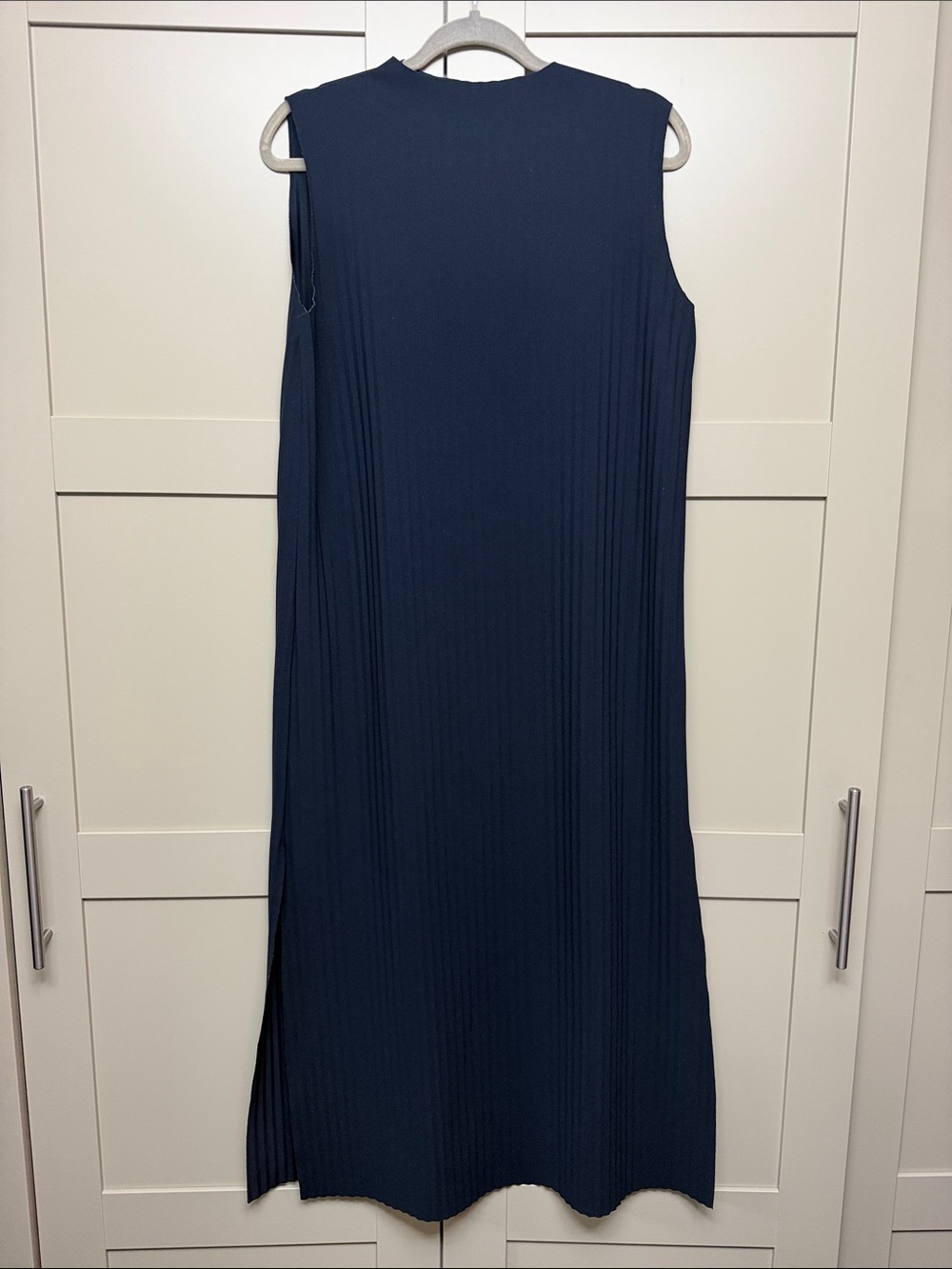 Aritzia Babaton SMALL Navy Sleeveless Pleated Midi Dress